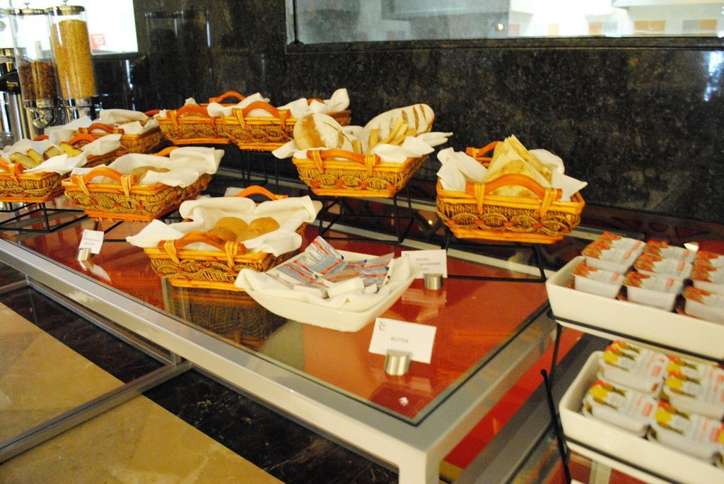 Raviz Center Point Hotel Dubai Exterior foto